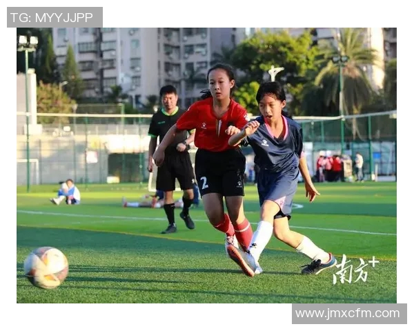 球星亲自示范足球训练技巧助力青少年提高技术水平